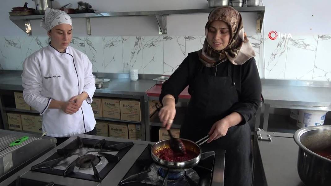 Yutulan çorba olur mu? Evet, Türkiye'de olur! Bu yöresel çorbayı ilk kez görenler şaşıp kalıyor 14